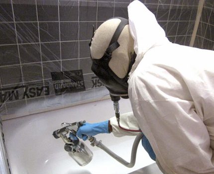 Emailwiederherstellung eines alten Sprühbades Wandschutz während der Reparatur