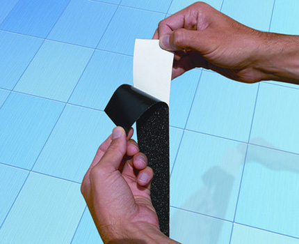 How to make a bath border resistant to aggression Protective film