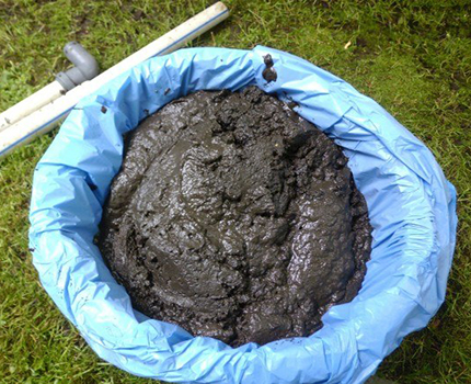 Le pompage régulier des boues élimine les réparations imprévues de la fosse septique Boues stabilisées