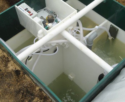 Après la réparation et le lavage les plus simples, la fosse septique Topop est récupérée Remplir la station d'eau