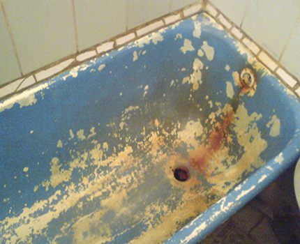 The bath is painted several times