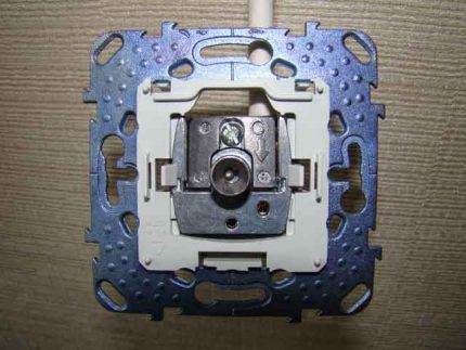 Vérification de la qualité de la connexion de la prise du téléviseur Contrôle de la qualité de la connexion