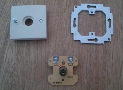 Matrice de sortie TV simple Dispositif de sortie aérienne