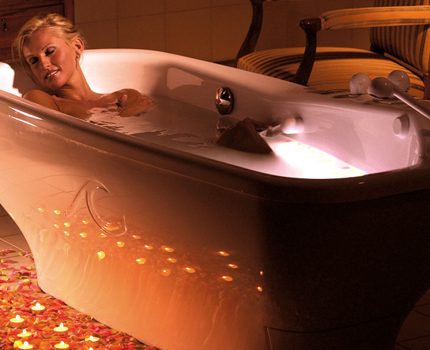 Choose a Russian bath with hydromassage - save money Acrylic backlit whirlpool bathtub