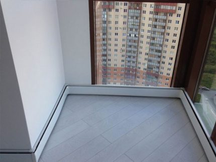 Plinthes sur le balcon