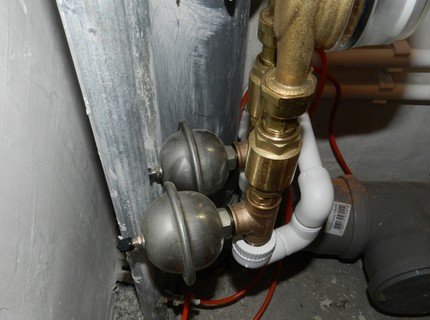 Como evitar golpes de aríete nos tubos do sistema de aquecimento e abastecimento de água Elementos de amortecimento no circuito