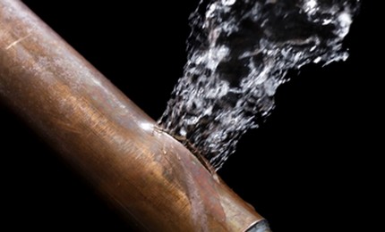 Os efeitos do golpe de aríete nos tubos As conseqüências deploráveis do fenômeno