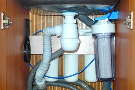 Multistage filter for water purification in the country Number of construction modules