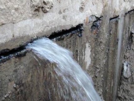 Aktive Leckagen durch Betonfugen