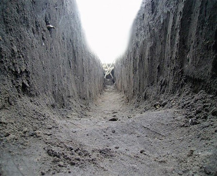 Profundidade para colocar canos de água no chão sem isolamento Vala profunda para água corrente