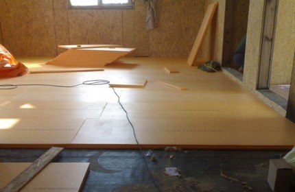 Kızılötesi yerden ısıtma için karo altlık Isı yalıtım tabakasının varlığı