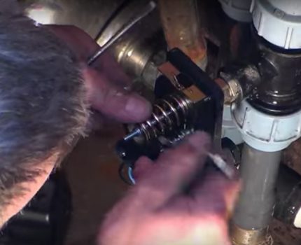 L'ajustement peut être fait par vous-même