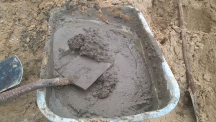 How to fill in the formwork solution for a homemade concrete septic tank Cement mortar