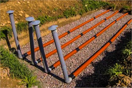 Installation d'une base filtrante pour fosse septique en anneaux de béton Champ d'aération