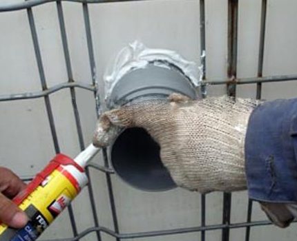 Vous pouvez utiliser du mastic silicone pour sceller