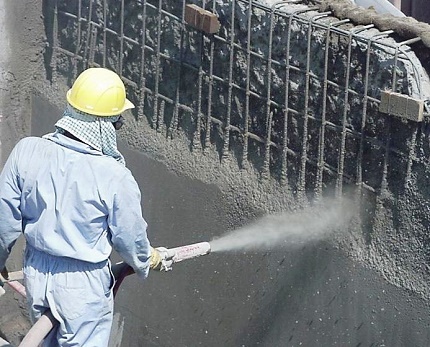 Aplicação de gesso sob pressão