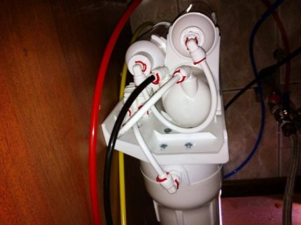 Connexion des tuyaux d'osmose inverse