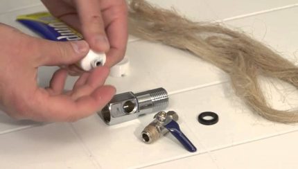 Connexion du système d'osmose inverse à l'alimentation en eau