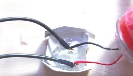 Connexion de la pompe aux fils d'alimentation Connecter la pompe à l'alimentation