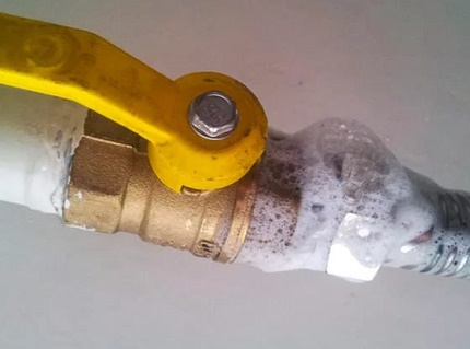 Método pneumático de friso do sistema de aquecimento Como encontrar micro vazamentos de refrigerante