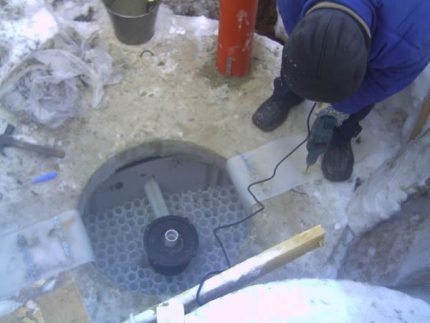 Fosseptik nasıl kurulur Banliyö bölgesinde hızlı RetroFAST 0.375 sisteminin kışın kurulumu