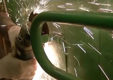 Yeni bir ısıtma cihazı takmadan önce eski ısıtmalı havlu askısının sökülmesi