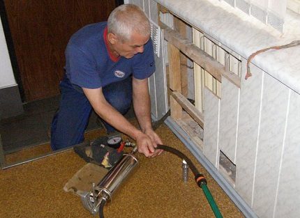 Remplissage de liquide de refroidissement en système fermé