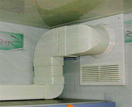 Grille de ventilation autotaraudeuse sur le mur