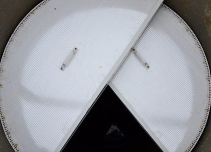 Cover for protection of a well against external pollution Inner covers