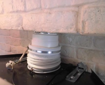 Air duct in the kitchen for extracting from corrugated pipe Corrugated Plastic Pipe