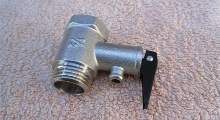 Té pour chauffe-eau à accumulation