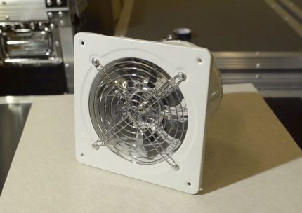 Modèle de ventilateur de salle de bain Fan PRO-150