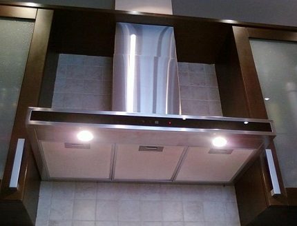 Hotte de cuisinière avec plusieurs modes de puissance