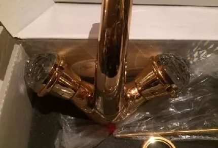 So ersetzen Sie den Wasserhahn in der Küche Mixer auspacken