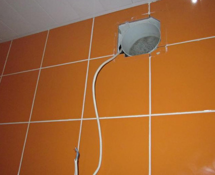 Trou de montage du ventilateur