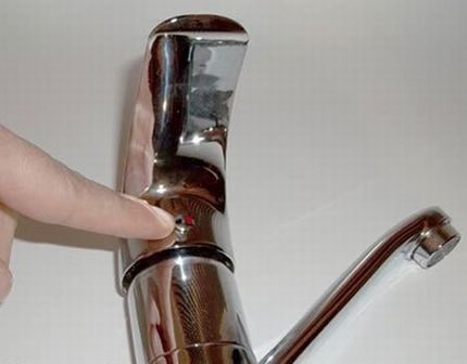 Retrait du capuchon décoratif