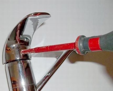 Desserrer le boulon de fixation