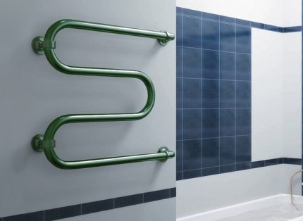 Comment transférer correctement le sèche-serviettes sur un autre mur de la salle de bain Sèche serviettes sans coutures