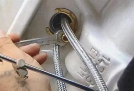 Einfache Reparatur eines Einhebelmischers zum Selbermachen Rohrinspektion