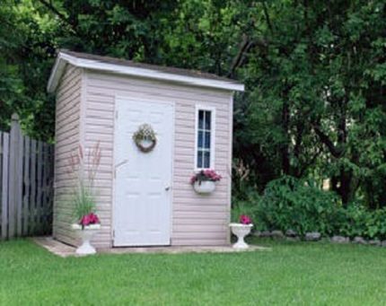 Banheiro sobre a fossa do barril Reservatório de barril