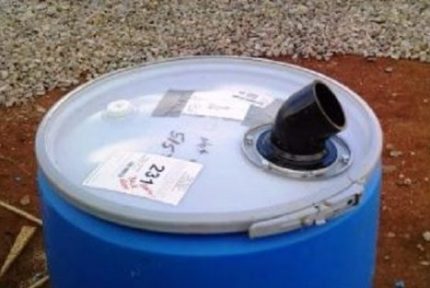 Como fazer buracos no barril para a construção de uma fossa Buracos em uma fossa de um barril