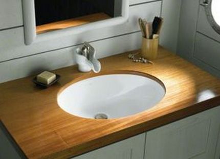 Installation eines eingebauten Waschbeckens im Badezimmer Voraussetzung für die Montage eines eingebetteten Modells