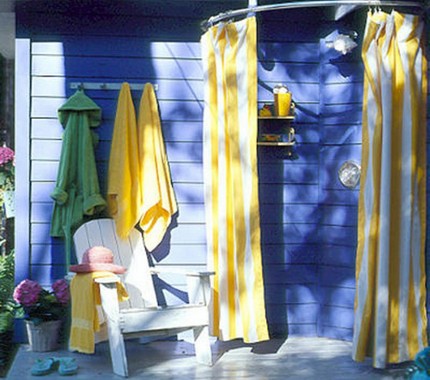 Heated summer shower areas Separation of the swimming area