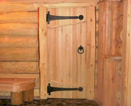 Subtilités de l'appareil de ventilation naturelle dans le bain L'écart sous la porte du hammam