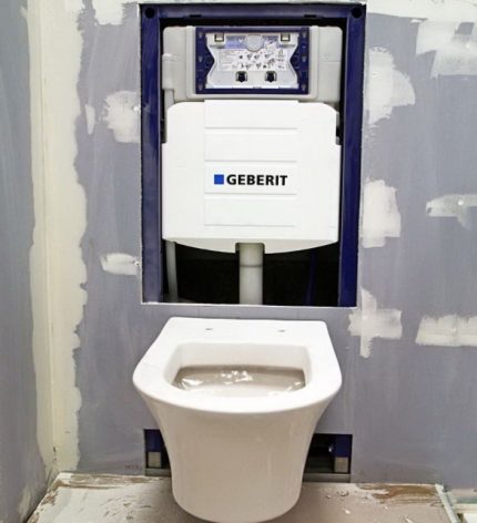 Tahliye panelinin arkasındaki fikstürlere erişim