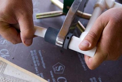 Do-it-yourself-Rohrinstallation zur Installation von Rohrleitungen Do-it-yourself-Rohrinstallation zur Installation von Rohrleitungen