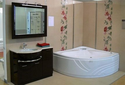 La hauteur de l'évier moydodyr dans la salle de bain Moydodyr pour salles de bain