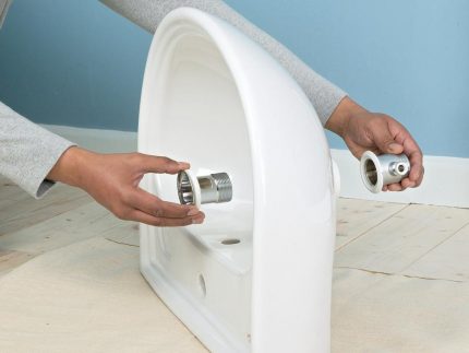 So installieren Sie eine Spüle mit einem Sockel Installation entleeren