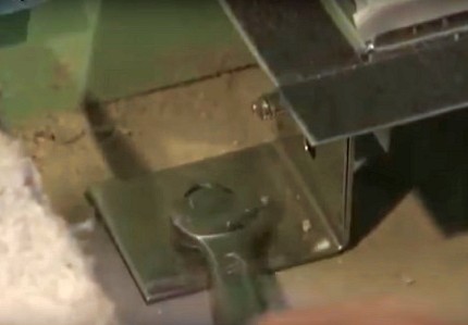 Vissez le bac de vidange au sol