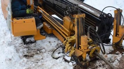 Comment poser un tuyau d'égout par une méthode de perforation contrôlée Méthodes de communication sans tranchée